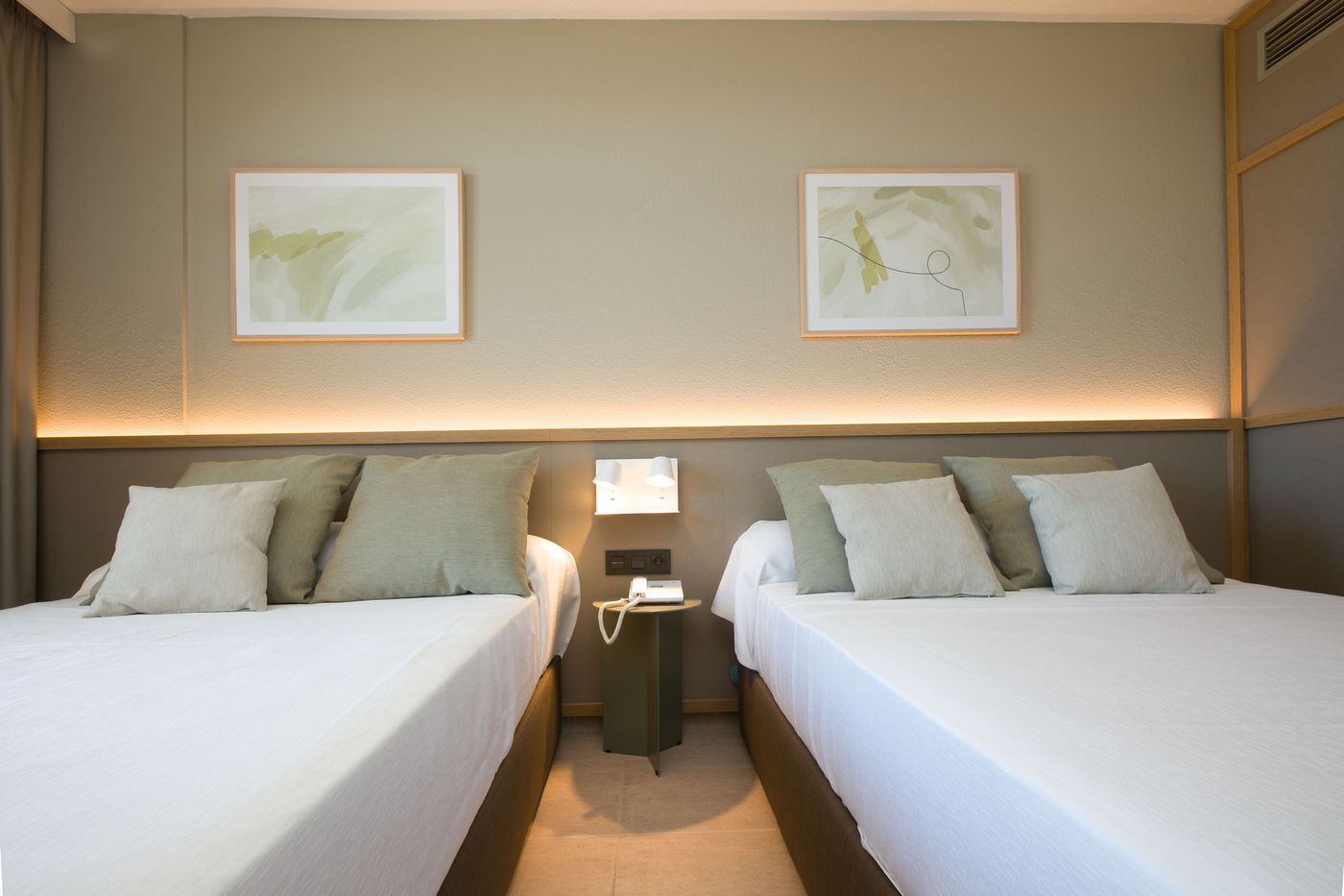 04.1 double room.jpg