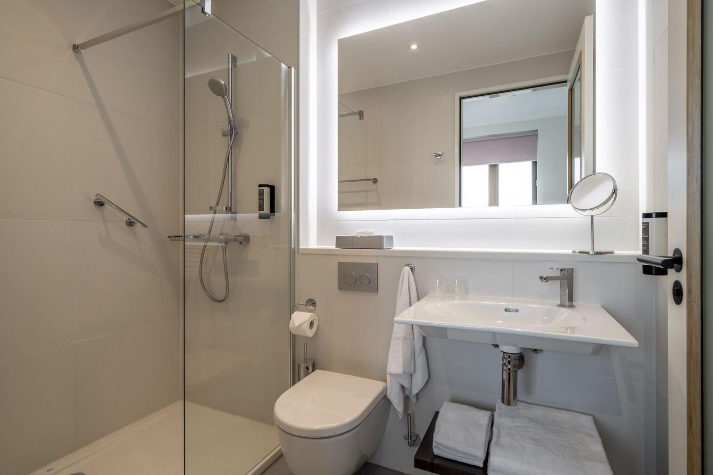 Premier-Suites-Plus-Amsterdam-Room-37