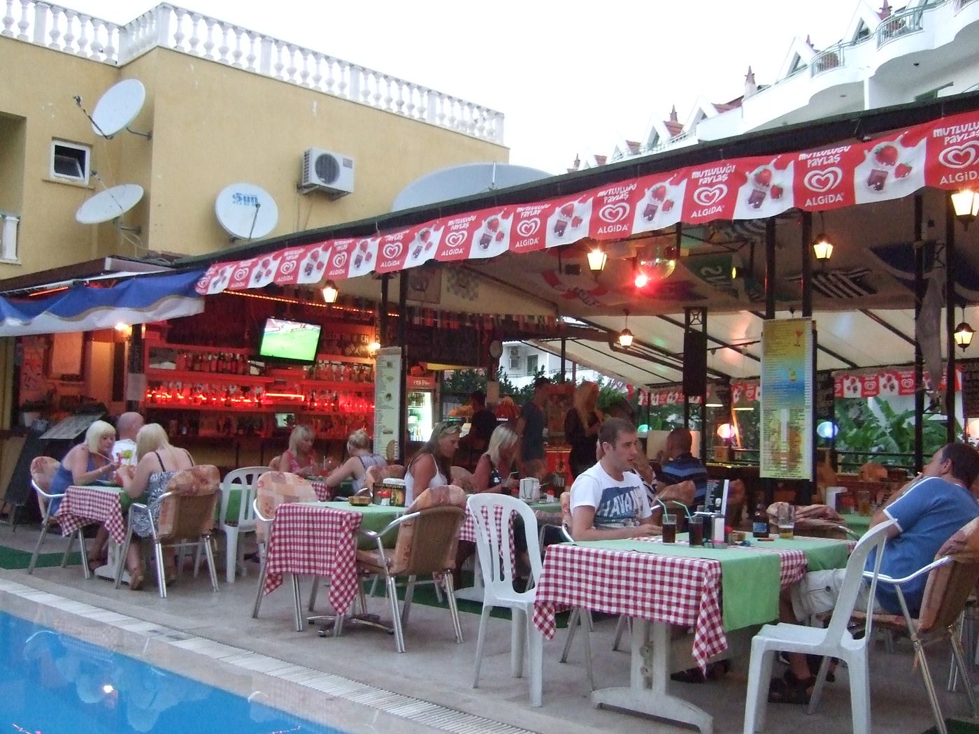 Club Sunset Apartments