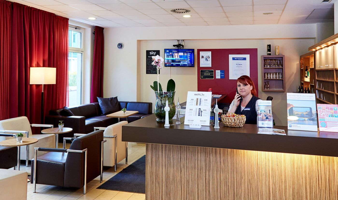 B-B-HOTEL-Berlin-Mitte-Lobby-1