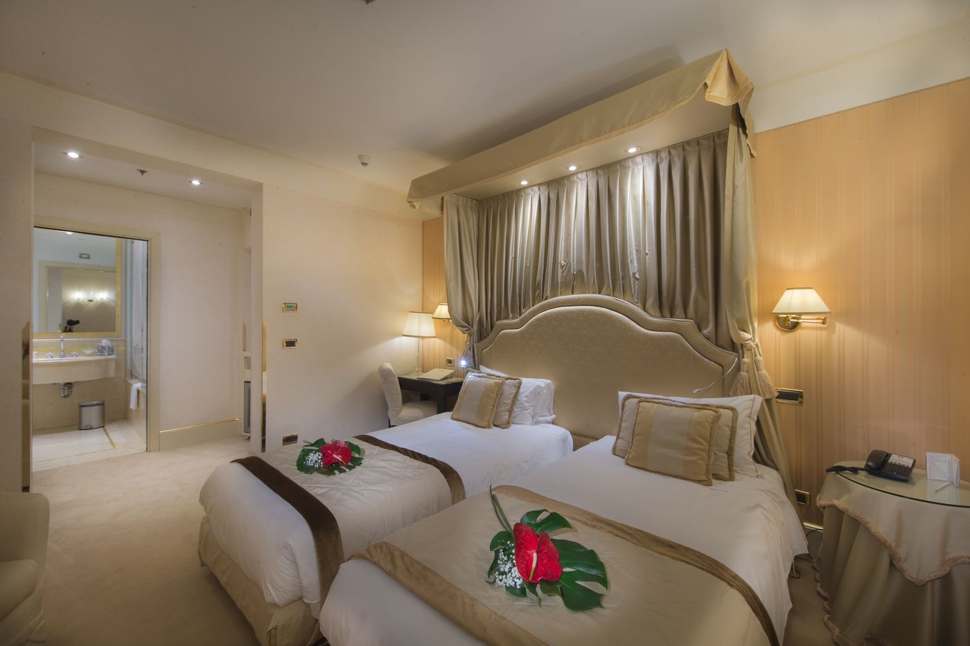 A-La-Commedia-Room-29