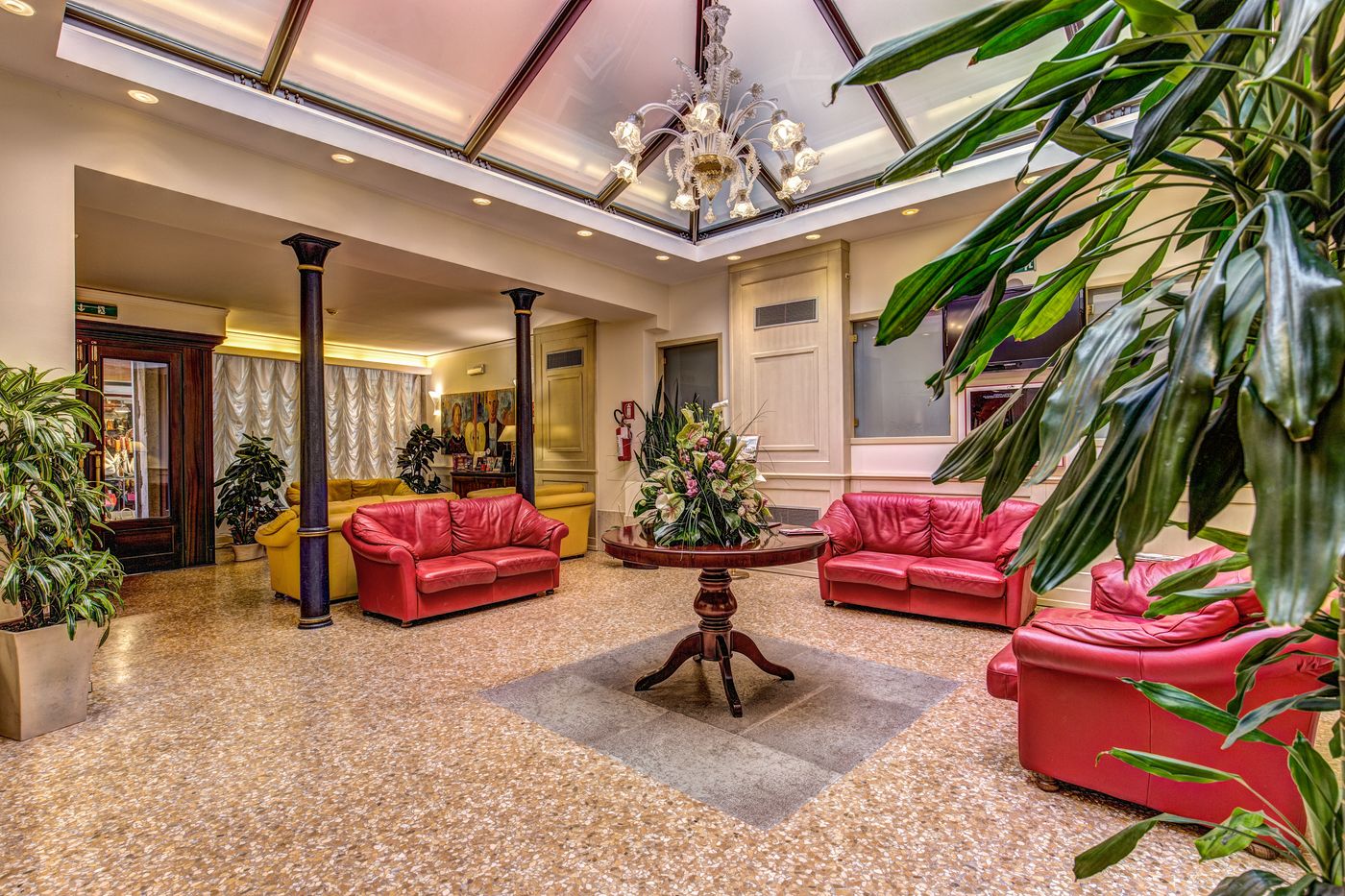 Bella-Venezia-Lobby-1