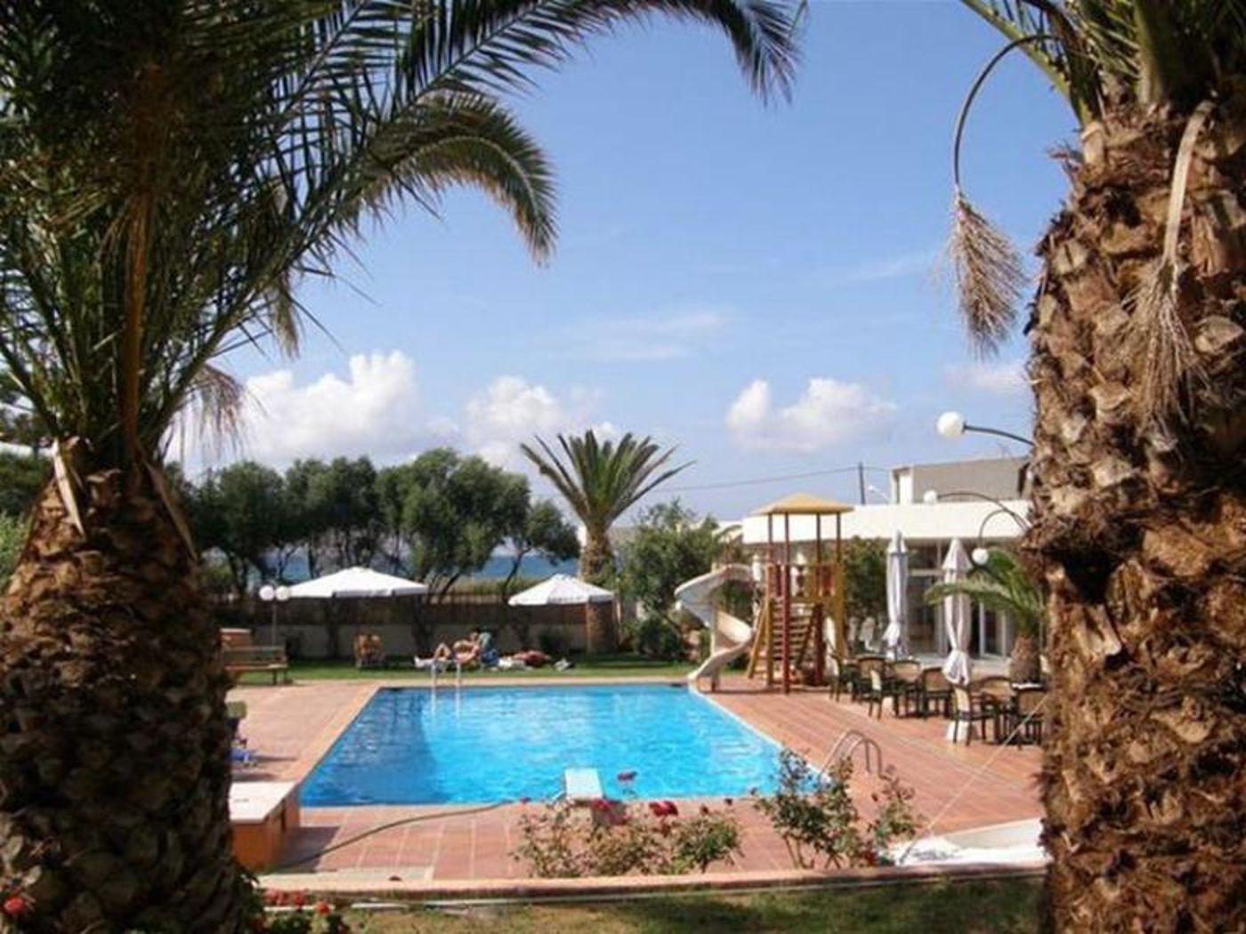 Kritzas-Beach---Bungalows-General-view-2