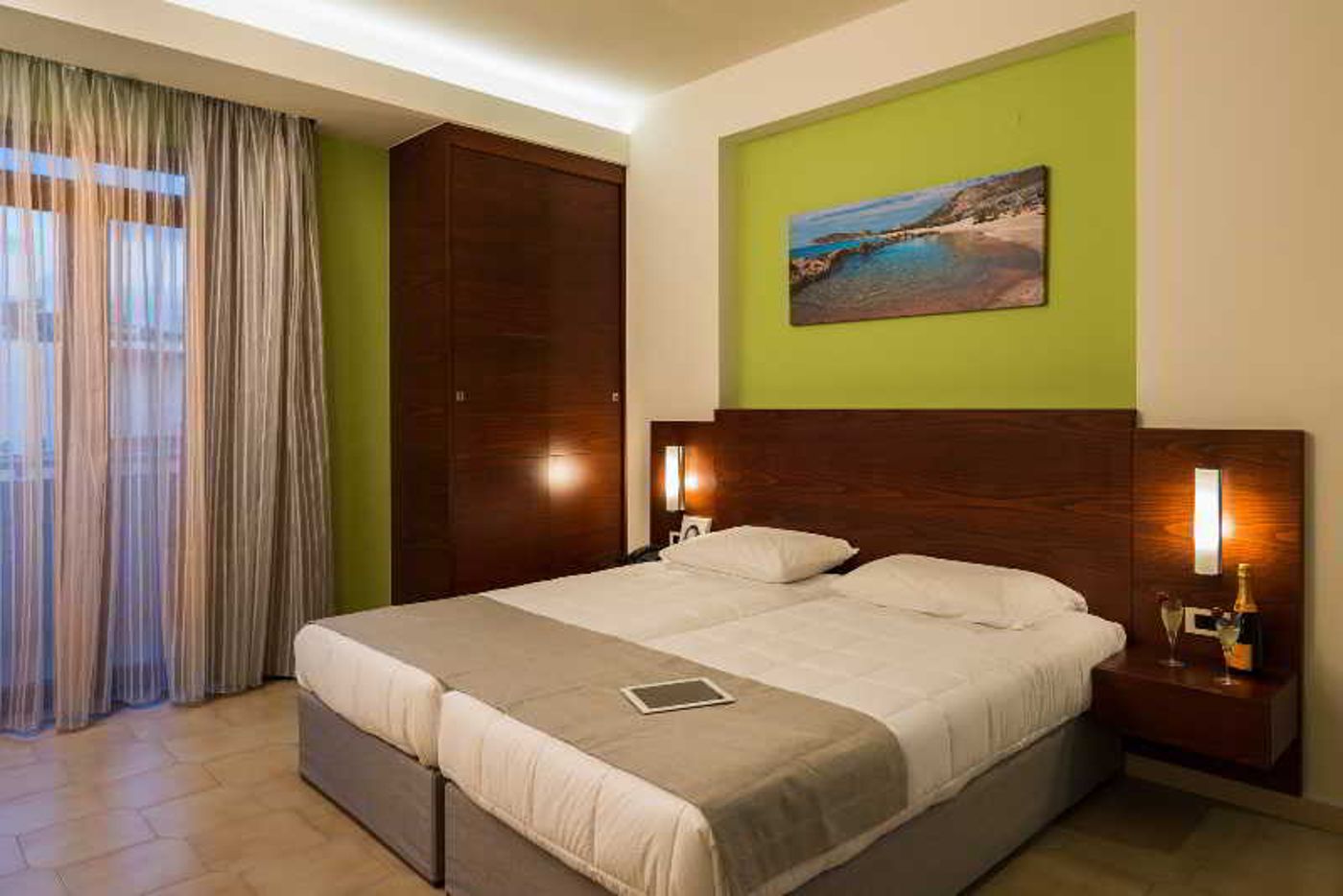 Oscar-Suites---Village-Room-22