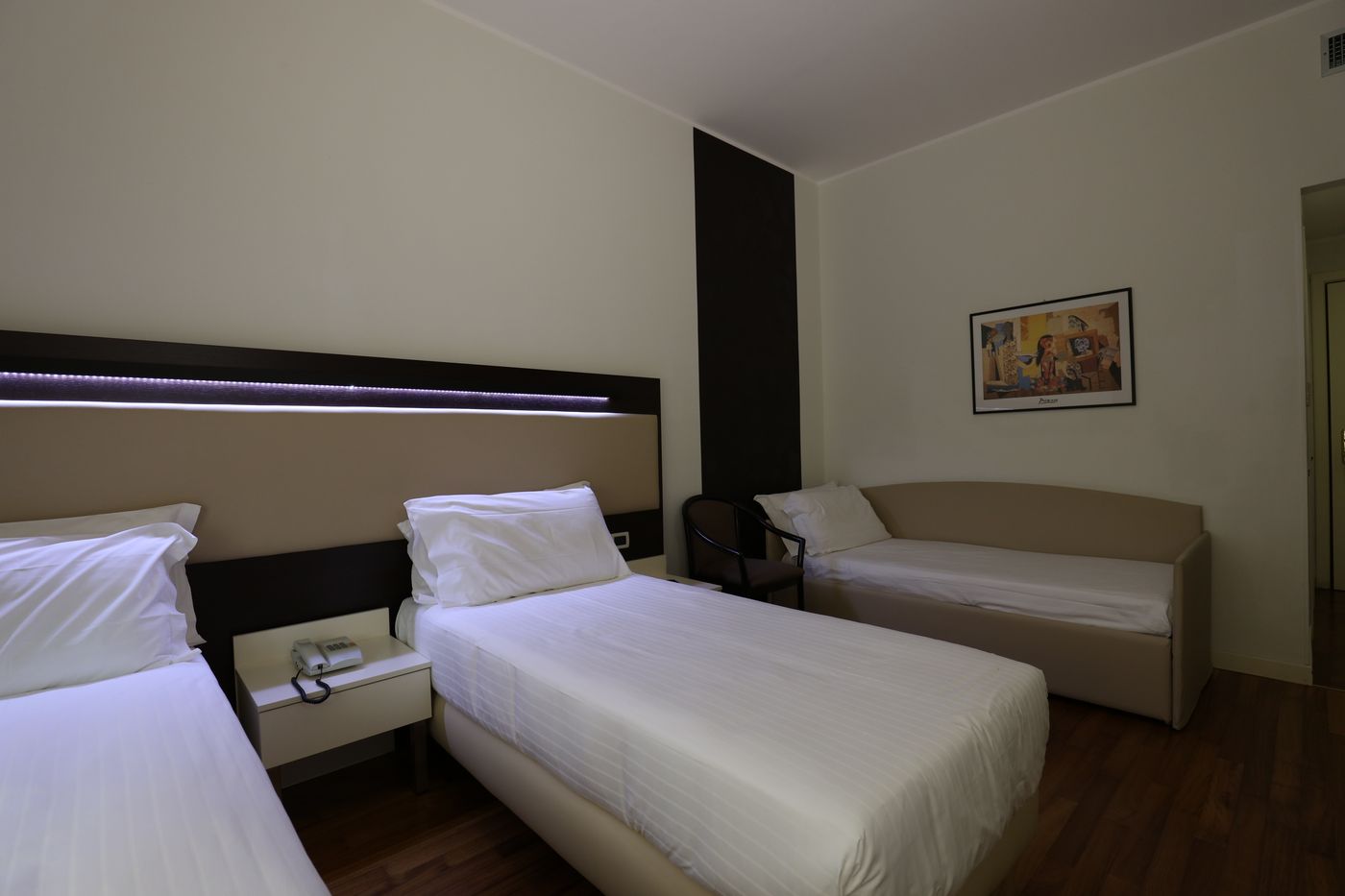 Grande-Albergo-Maugeri-Room-17