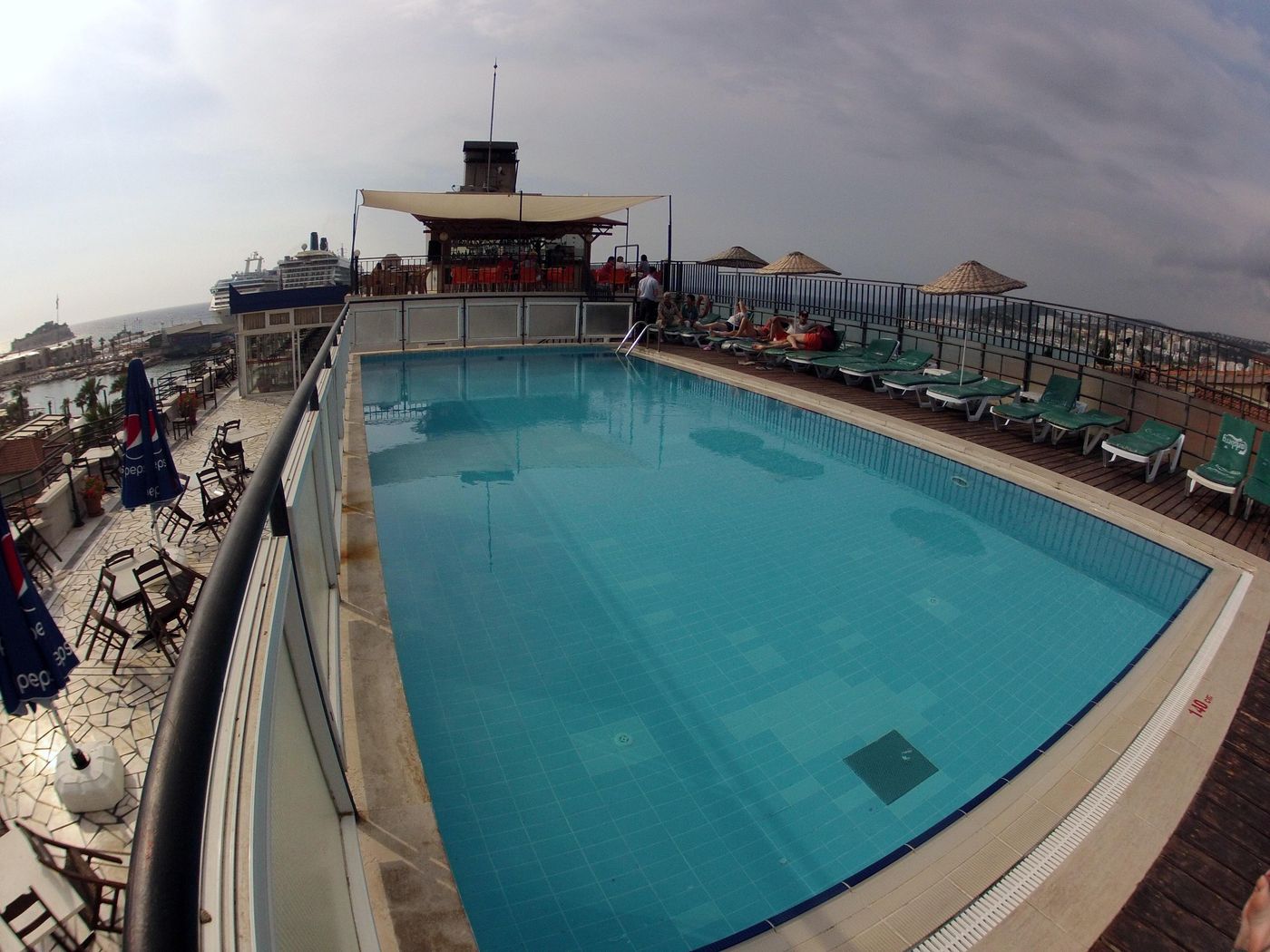 Surtel-Pool-2