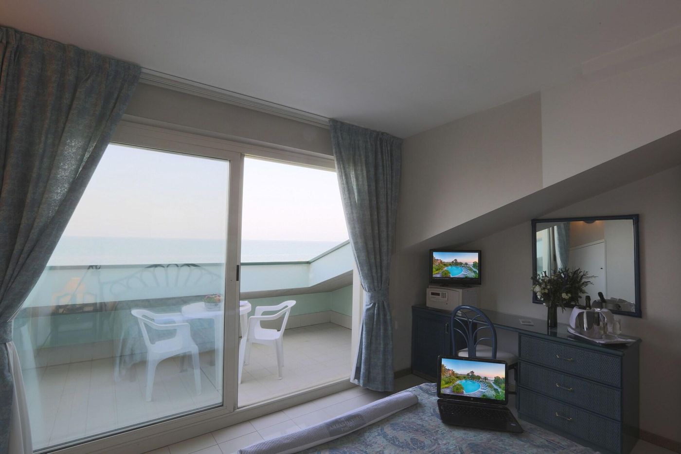 Hotel-Ambasciatori-Room-16