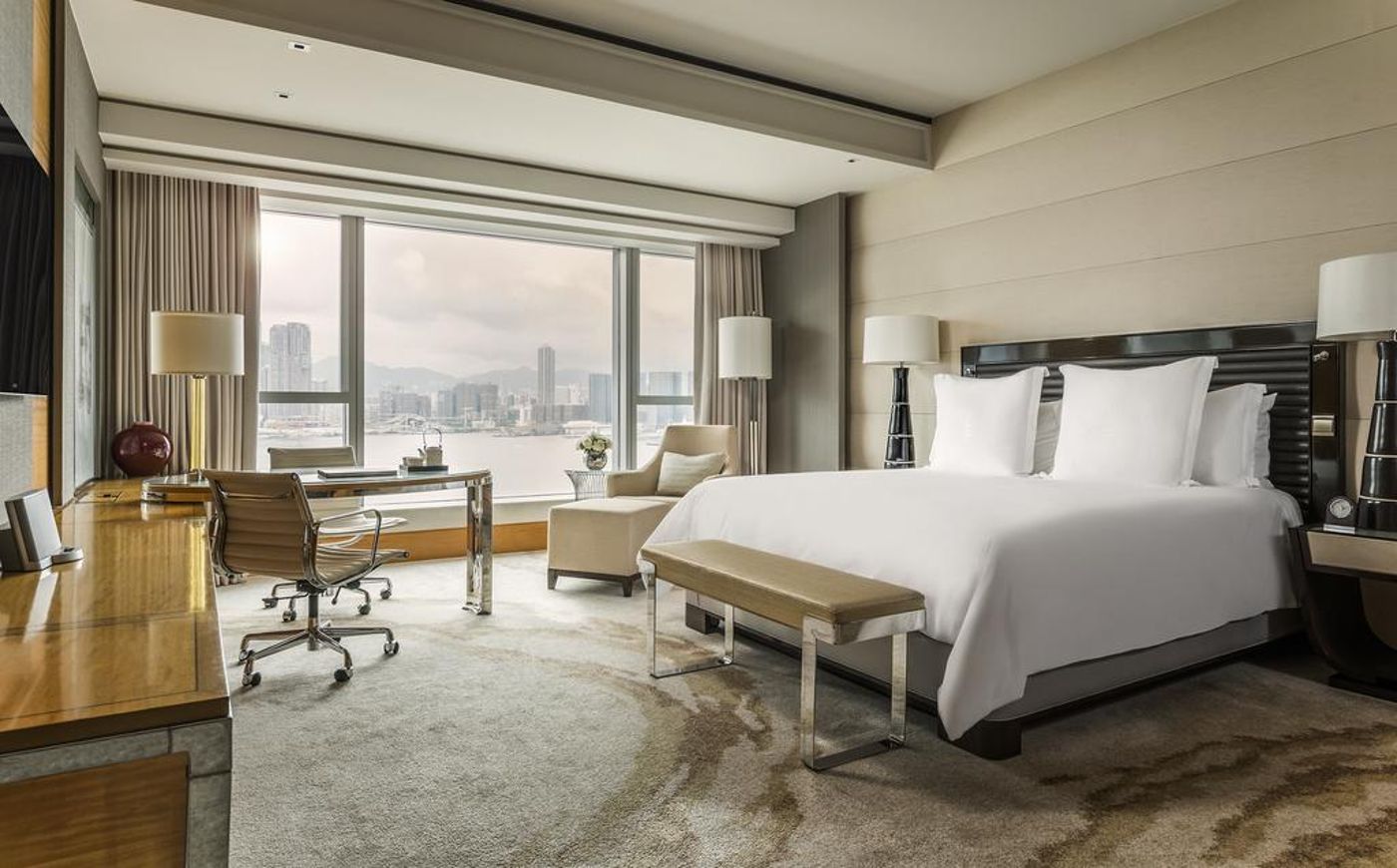 Four-Seasons-Hong-Kong-Room-2