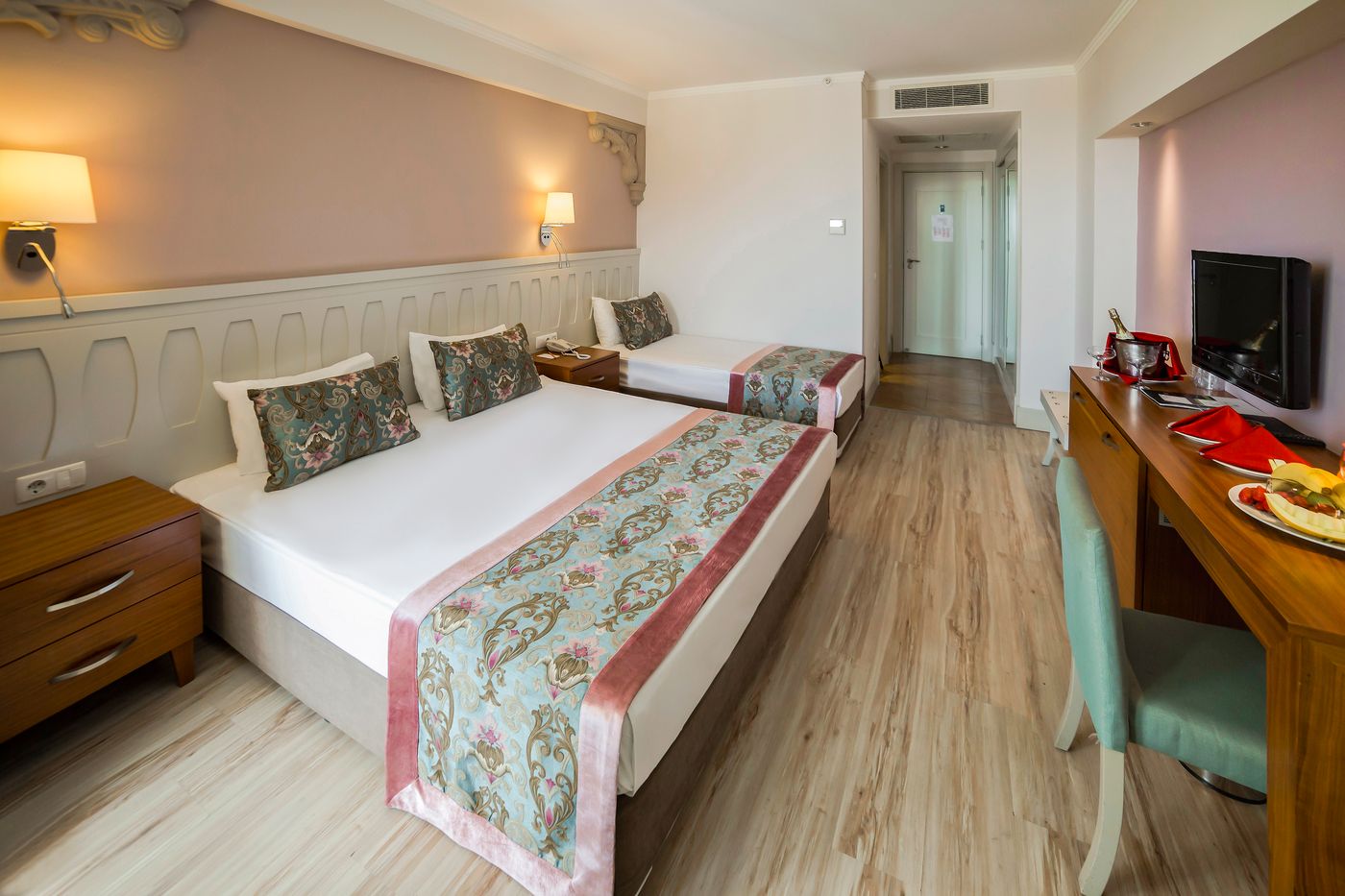 Side-Crown-Serenity-Room-16