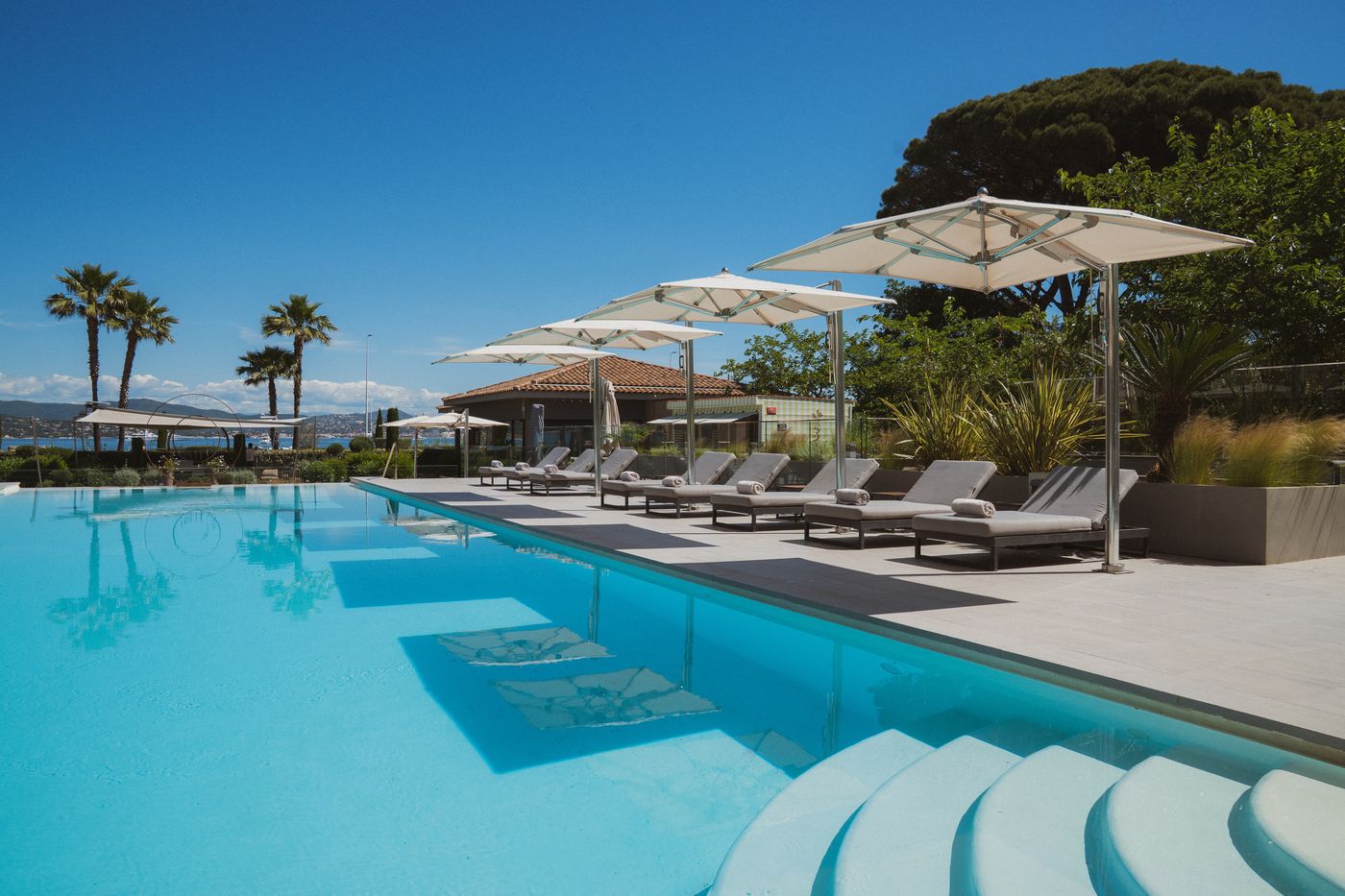 Kube-Hotel-St-Tropez-Pool-1