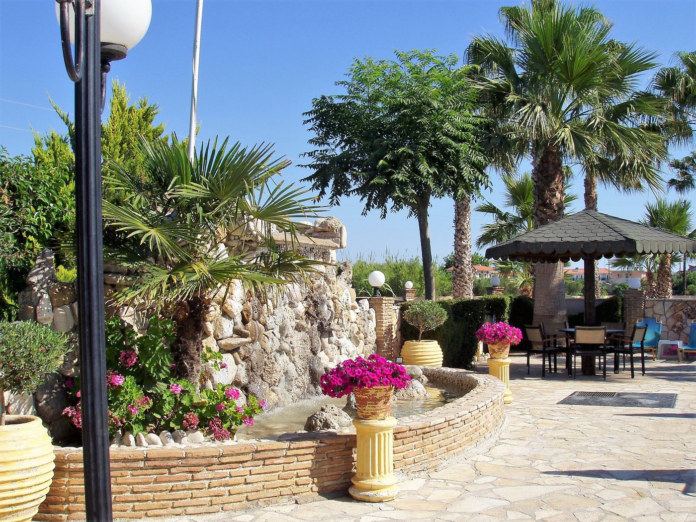 Paradise-Apartments-And-Studios-Room-12