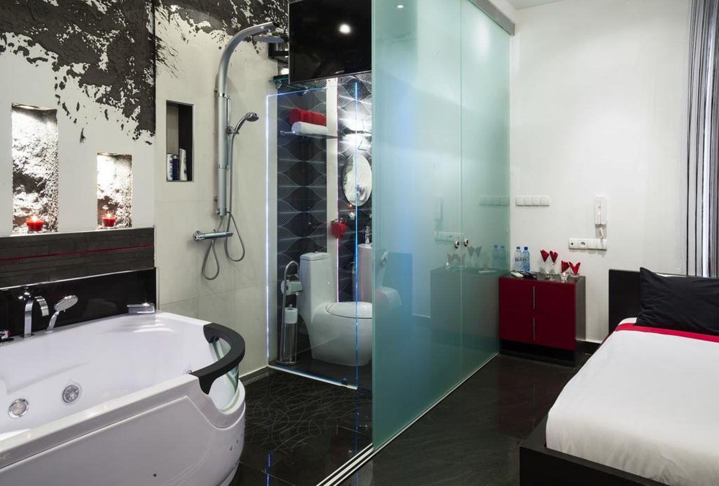 Komorowski-Luxury-Guest-Rooms-Room-11