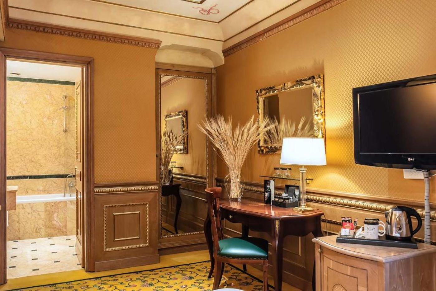 Hotel-River-Palace-Room-41