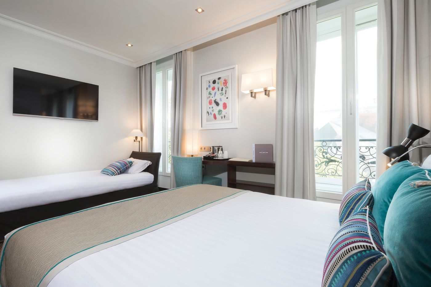 Montfleuri-Arc-de-Triomphe-Room-18