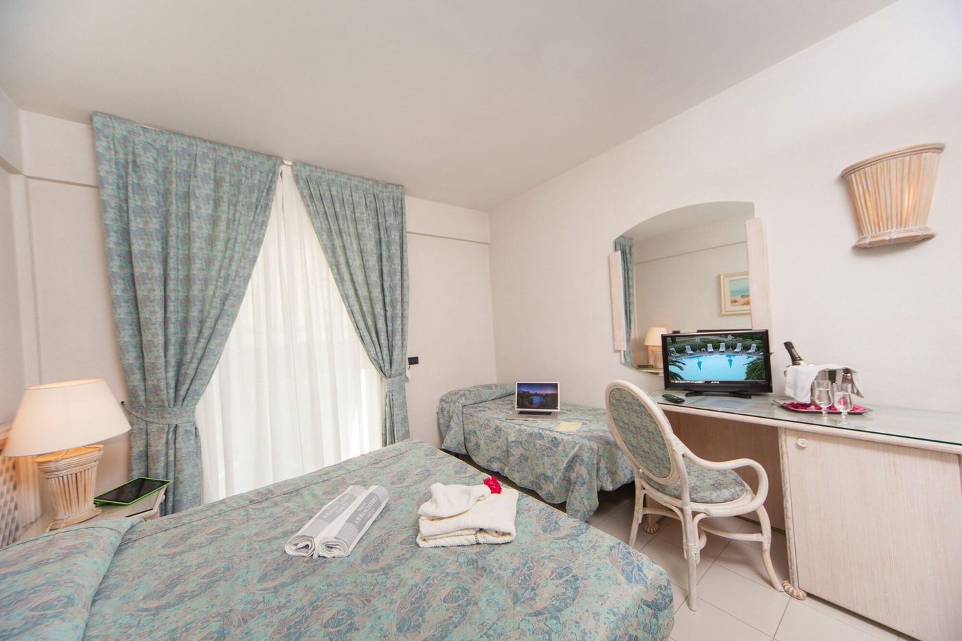 Hotel-Ambasciatori-Room-13