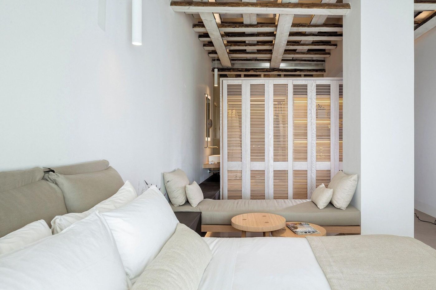 Bill---Coo-Suites-and-Lounge-Room-40