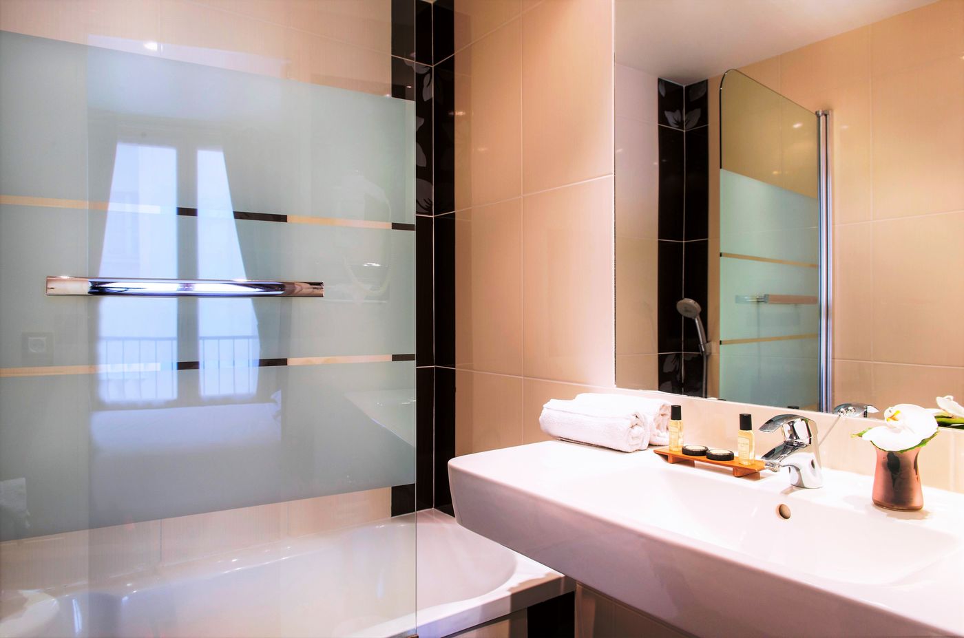 Hotel-du-Theatre-by-Patrick-Hayat-Room-19