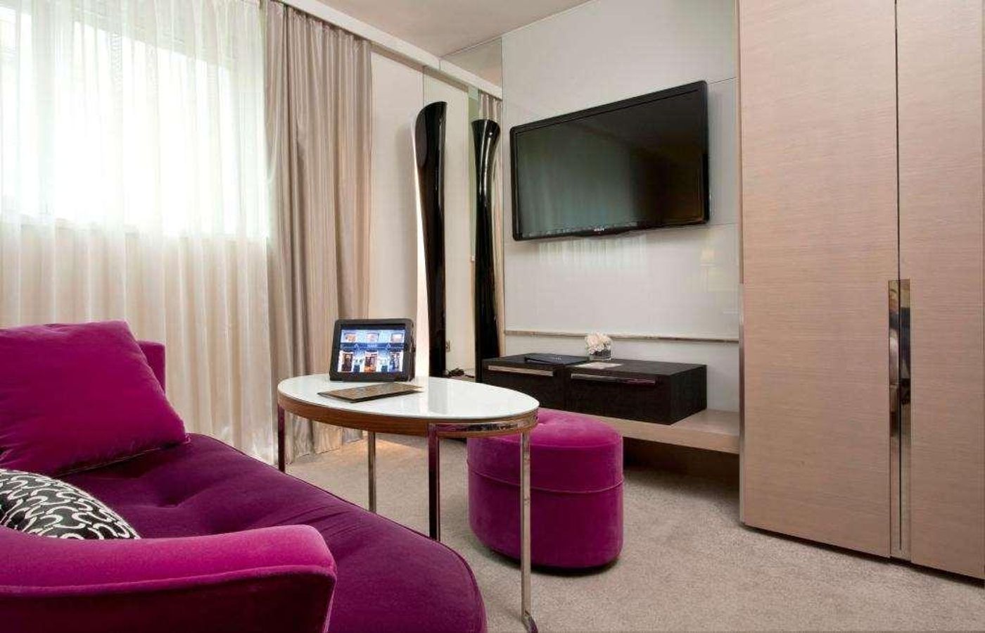 La-Villa-Maillot---Arc-de-Triomphe-Room-48