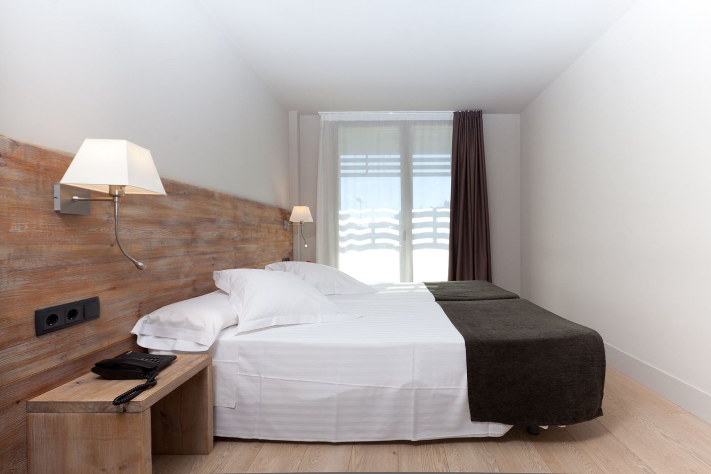 Arrels-d--Emporda-Aparthotel-Room-18