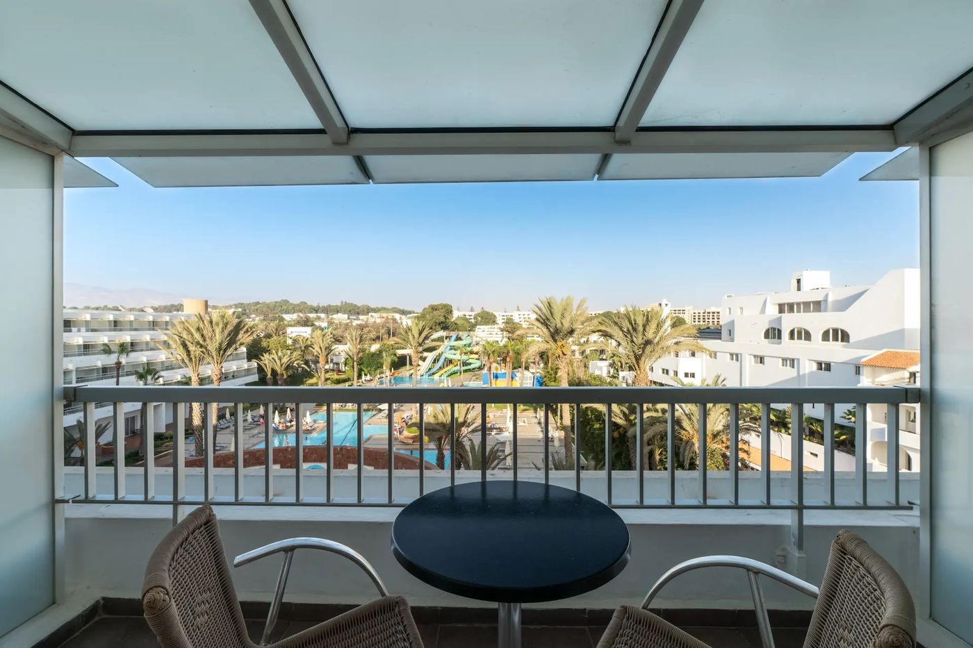 Atlas-Amadil-Beach-Aqua-Sun-Room-85