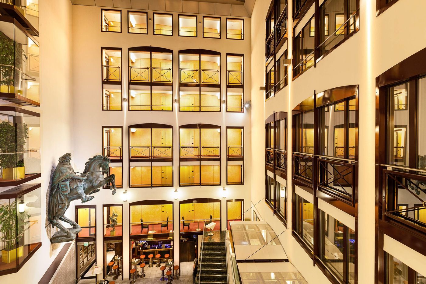 Derag-Livinghotel-Grosser-Kurfuerst-Lobby-5