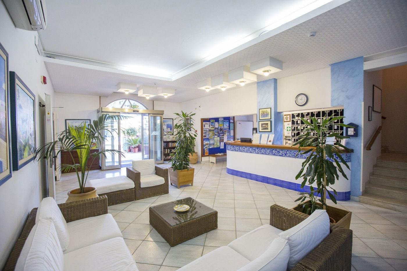 Hotel-Tourist-Lobby-50