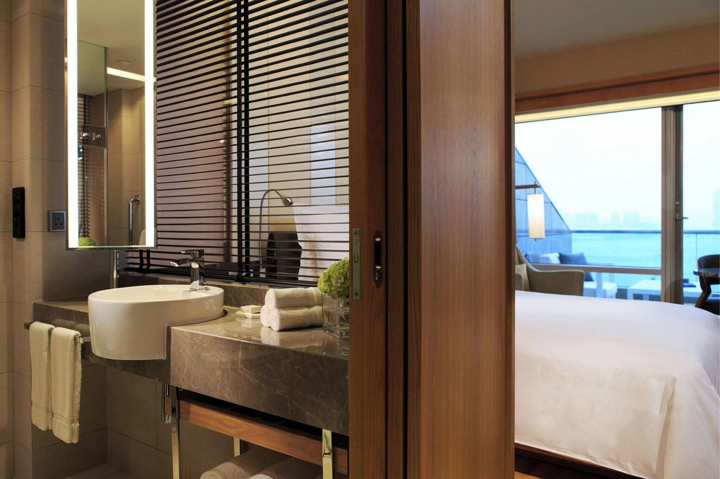 Renaissance-Hong-Kong-Harbour-View-Hotel-Room-48