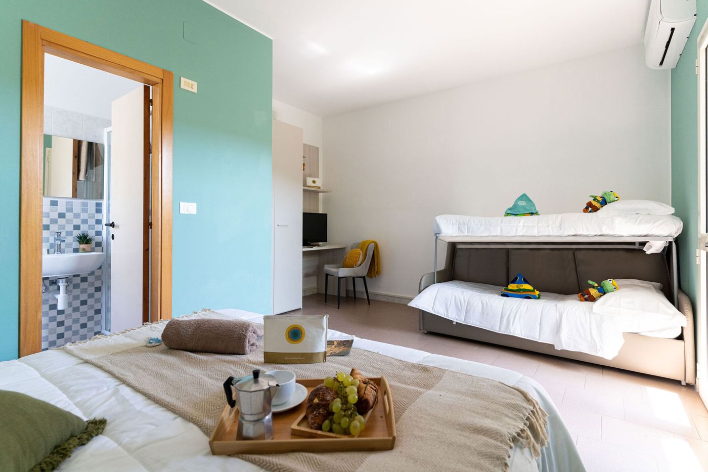 Club-del-Sole-Stork-Family-Collection-Room-29