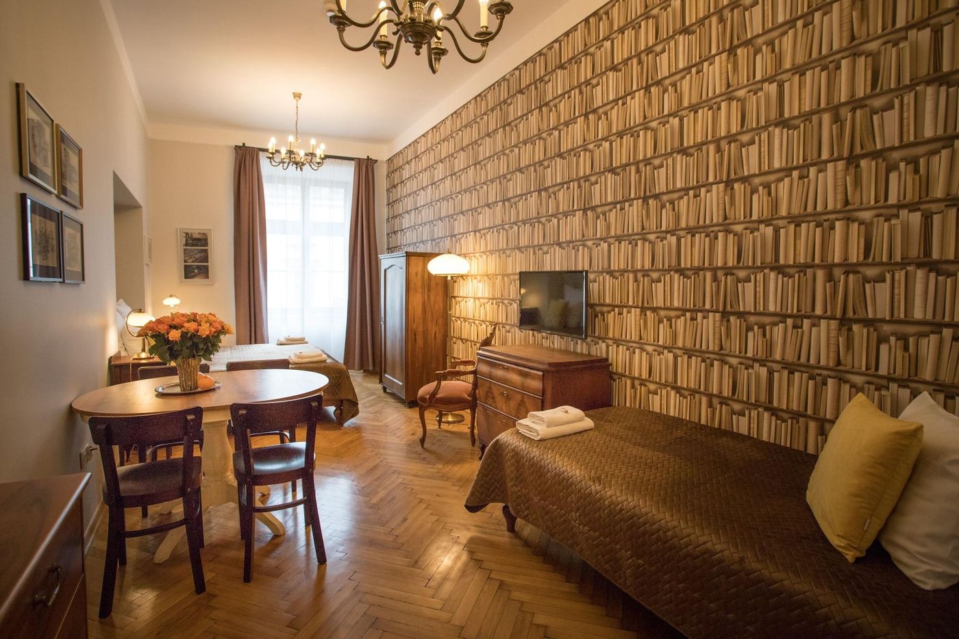 Scharffenberg-Apartments-Main-Square-Room-21