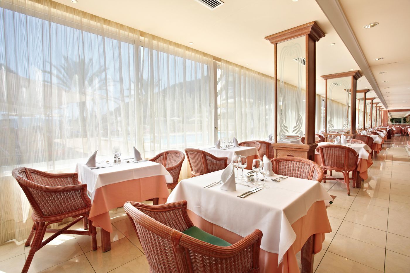 Grupotel-Cala-San-Vicente-Restaurant-7