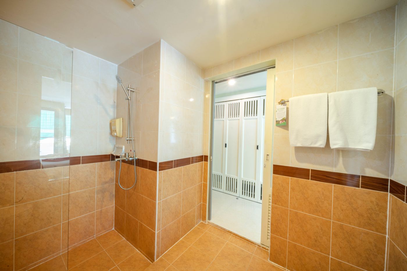 LA-Vintage-Resort--Former-Poppa-Palace--Room-44