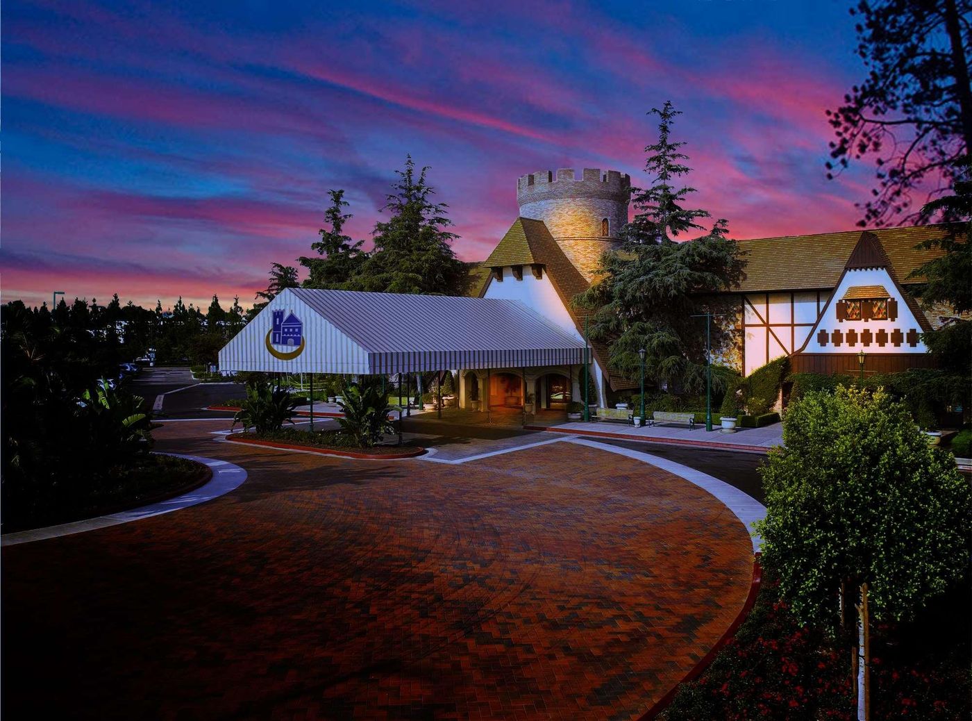 Anaheim-Majestic-Garden-Hotel-General-view-4