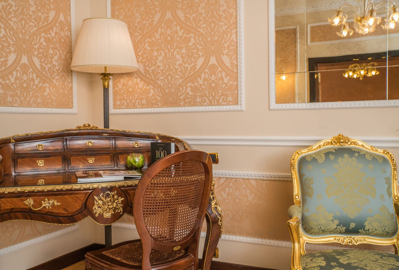 Bernini-Palace-Room-8