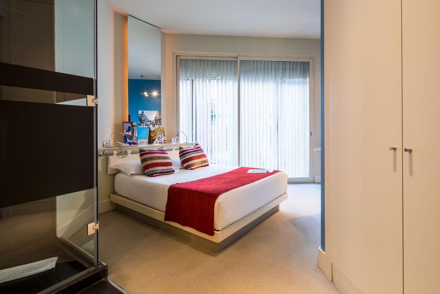 Room-Mate-Alicia-Room-22