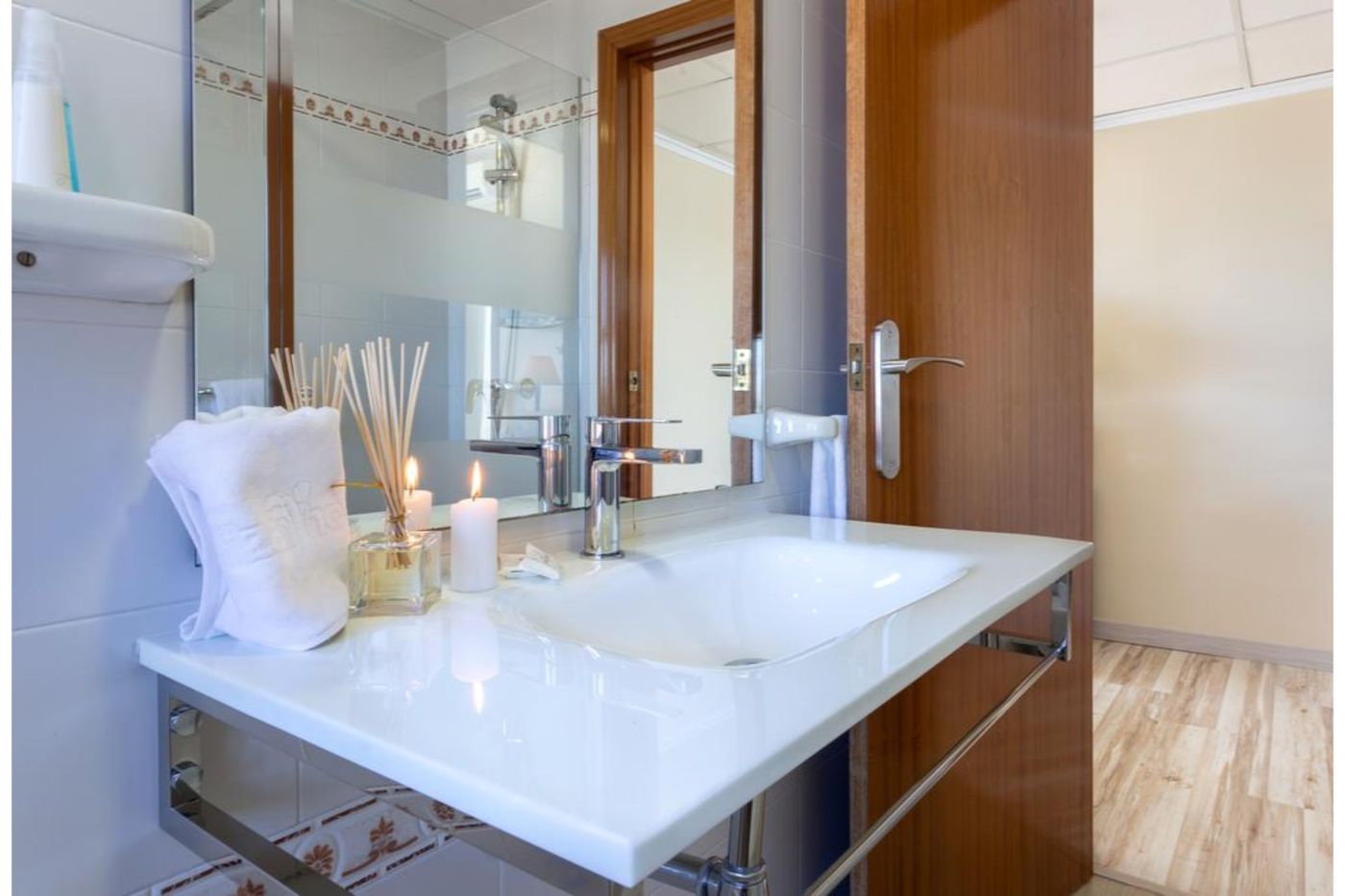 Hotel-Cavanna-Room-28