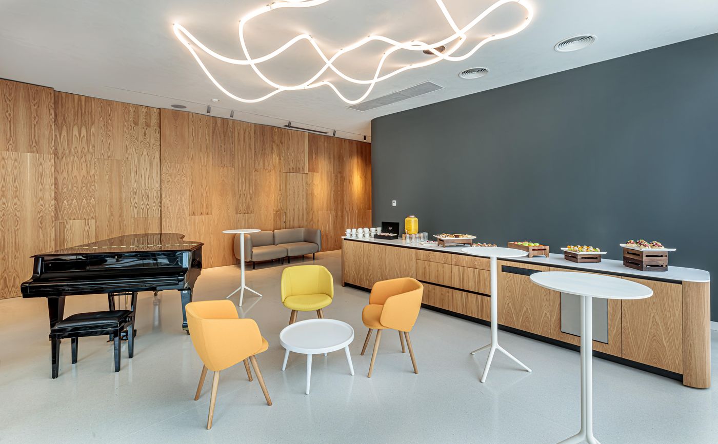 Holiday-Inn-Prague-Congress-Centre-Conferences-18