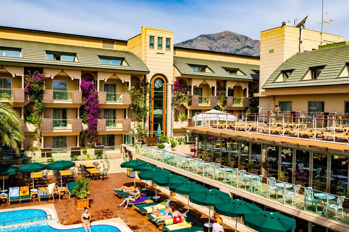 Hotel Ambassador Plaza