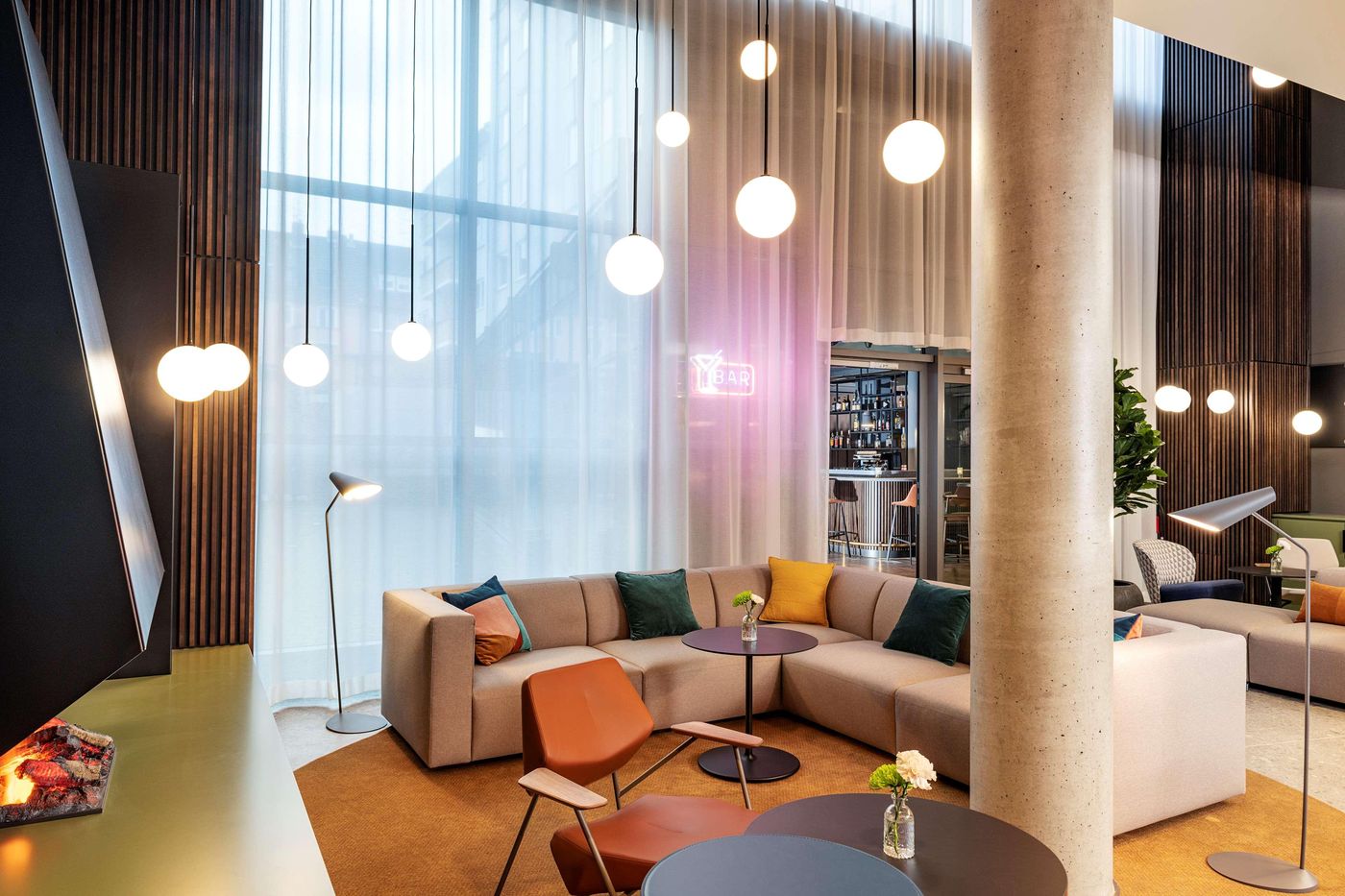 NH-Koln-Altstadt-Lobby-19