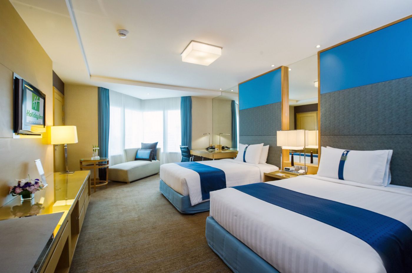 Holiday-Inn-Bangkok-Silom-Room-35