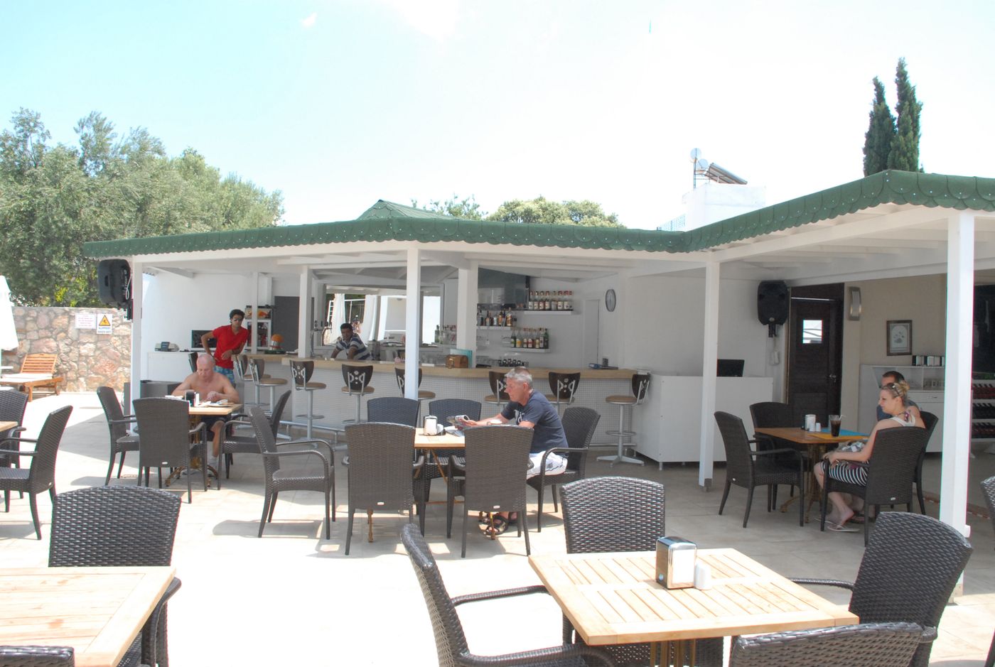 Costa-Queen-Resort-Bar-7