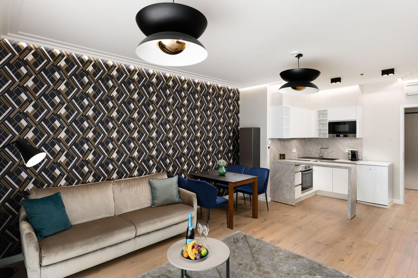 Hotel-Emerald---Suites-Room-38