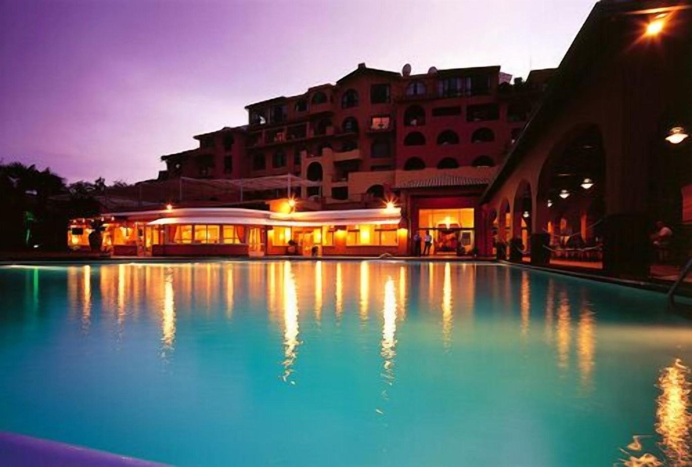 Santa-Tecla-Palace-Pool-19