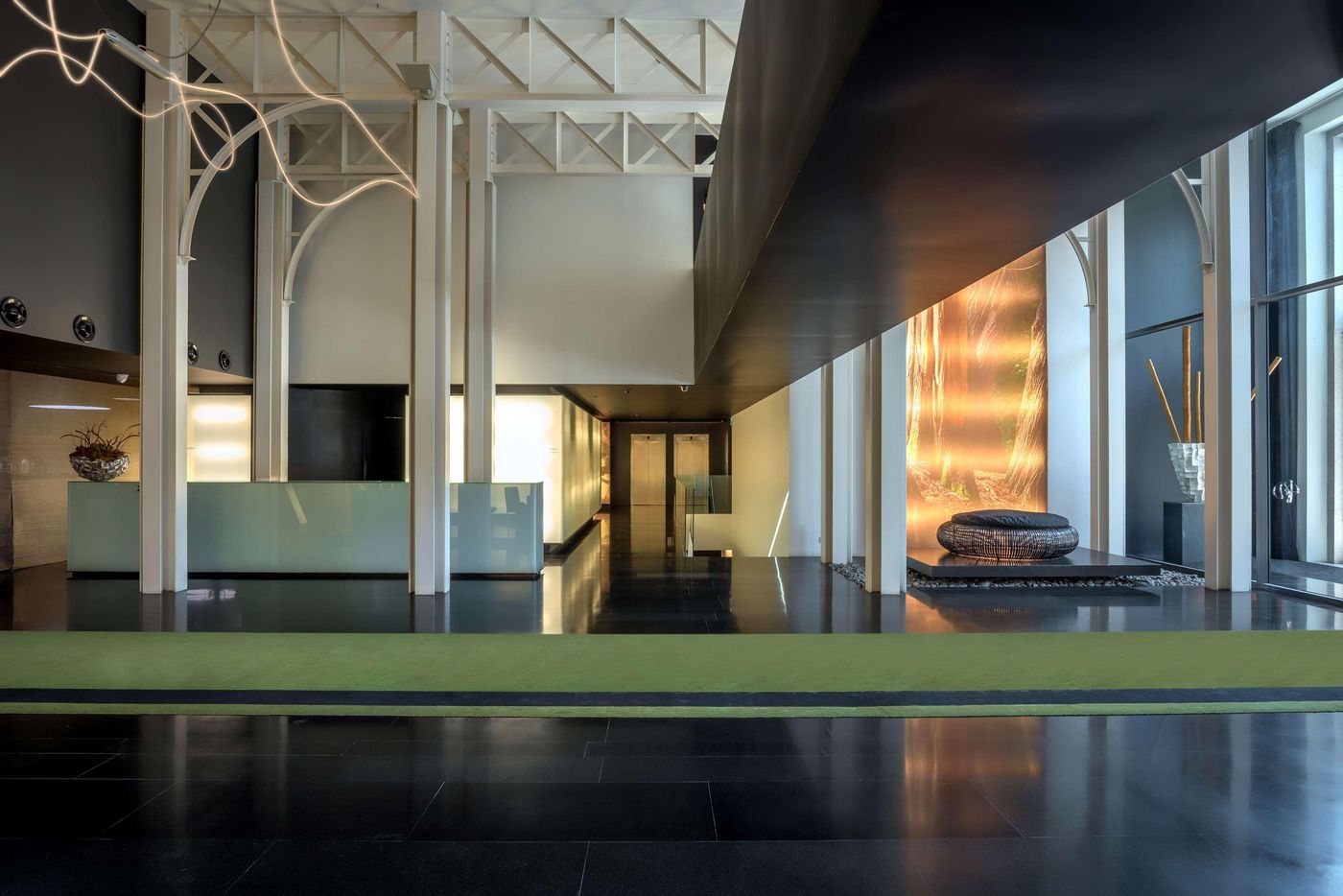 Doubletree-by-Hilton-Lisbon---Fontana-Park-Lobby-14