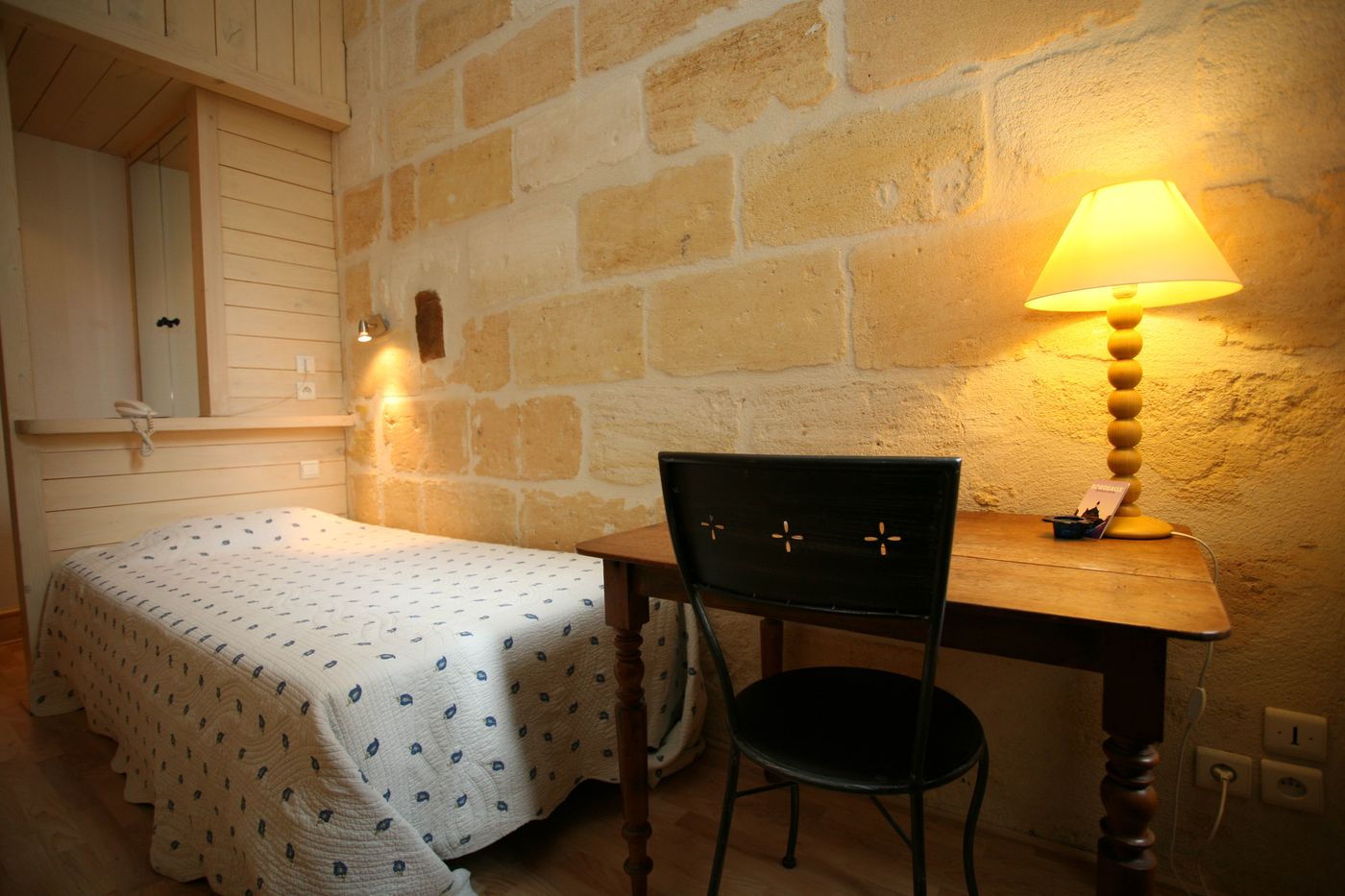 La Tour Intendance Bordeaux - France - BORDEAUX - Room - 6