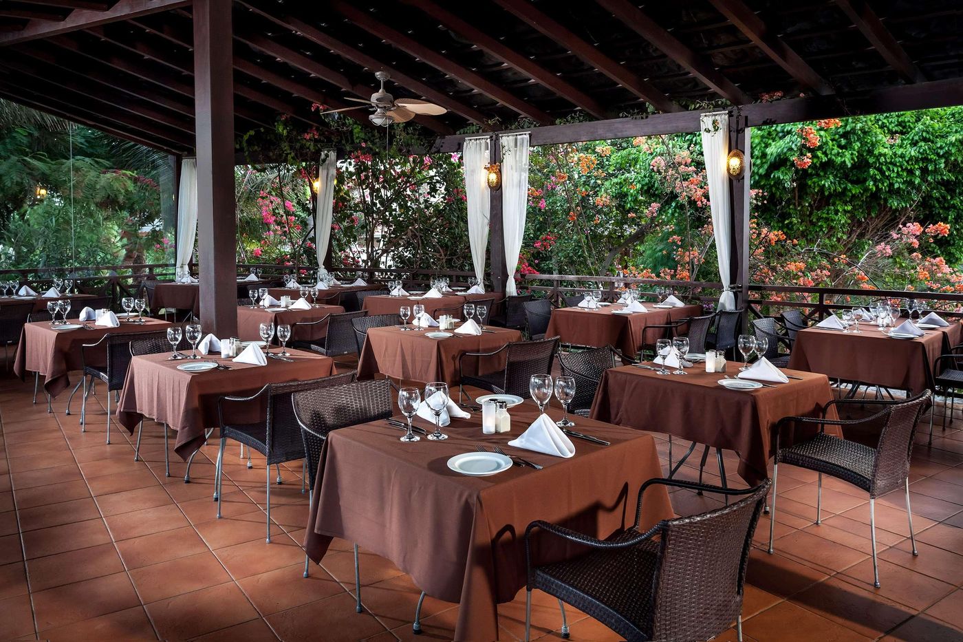 Melia-Tortuga-Beach-Resort-and-Spa-Restaurant-21