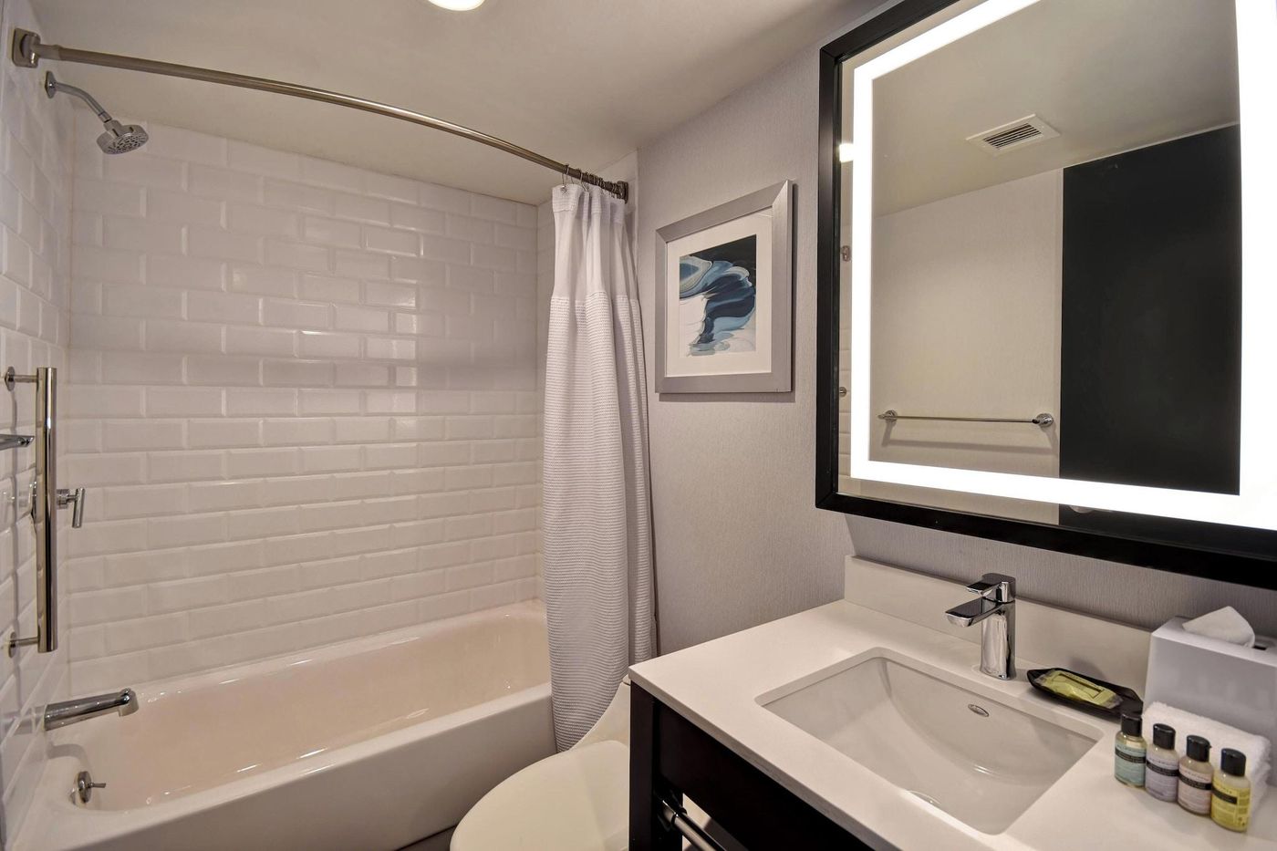 Crowne-Plaza-Boston-Newton-Hotel-Room-36