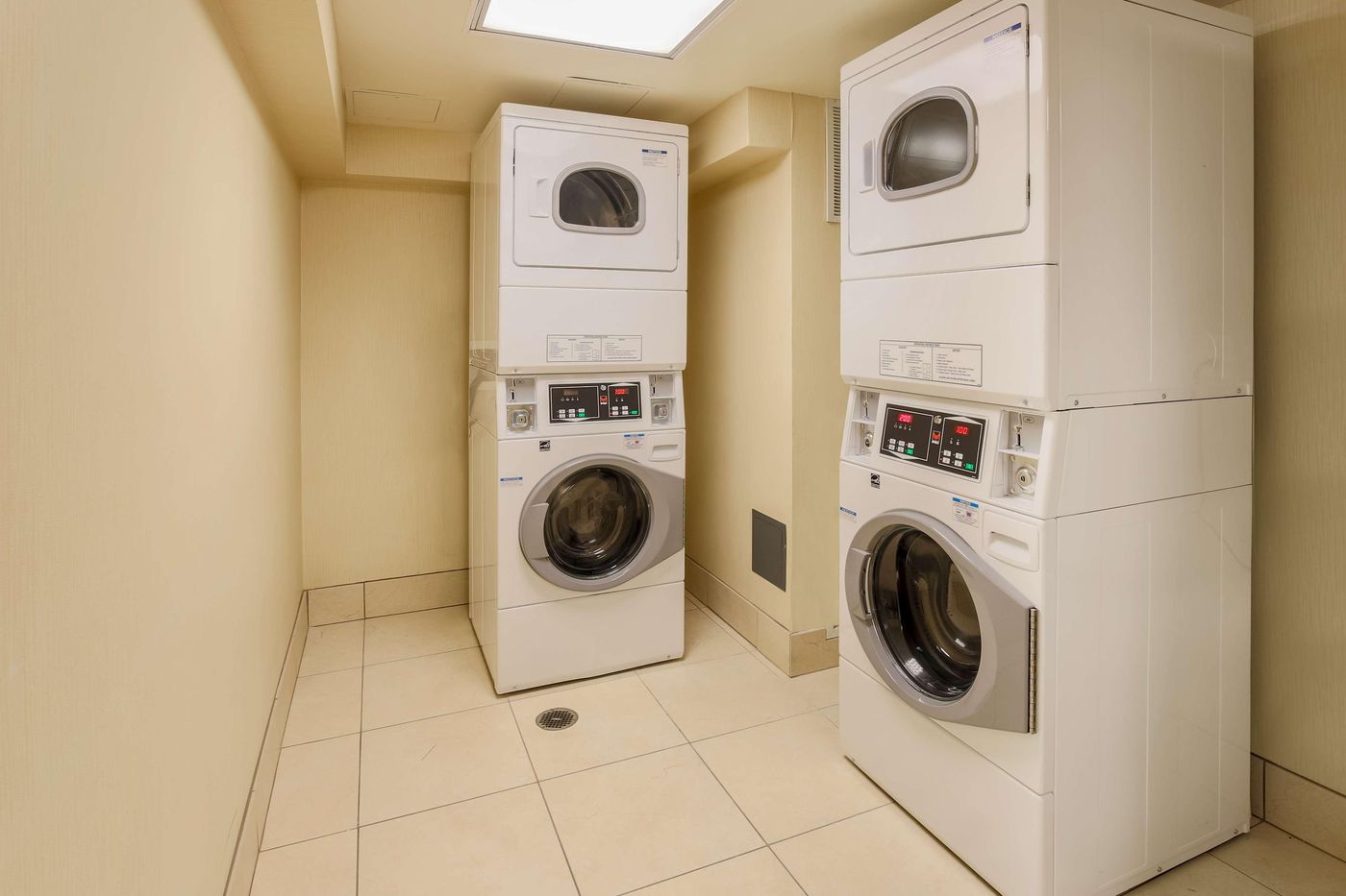 Hilton-Garden-Inn---Los-Angeles-Hollywood-General-view-27