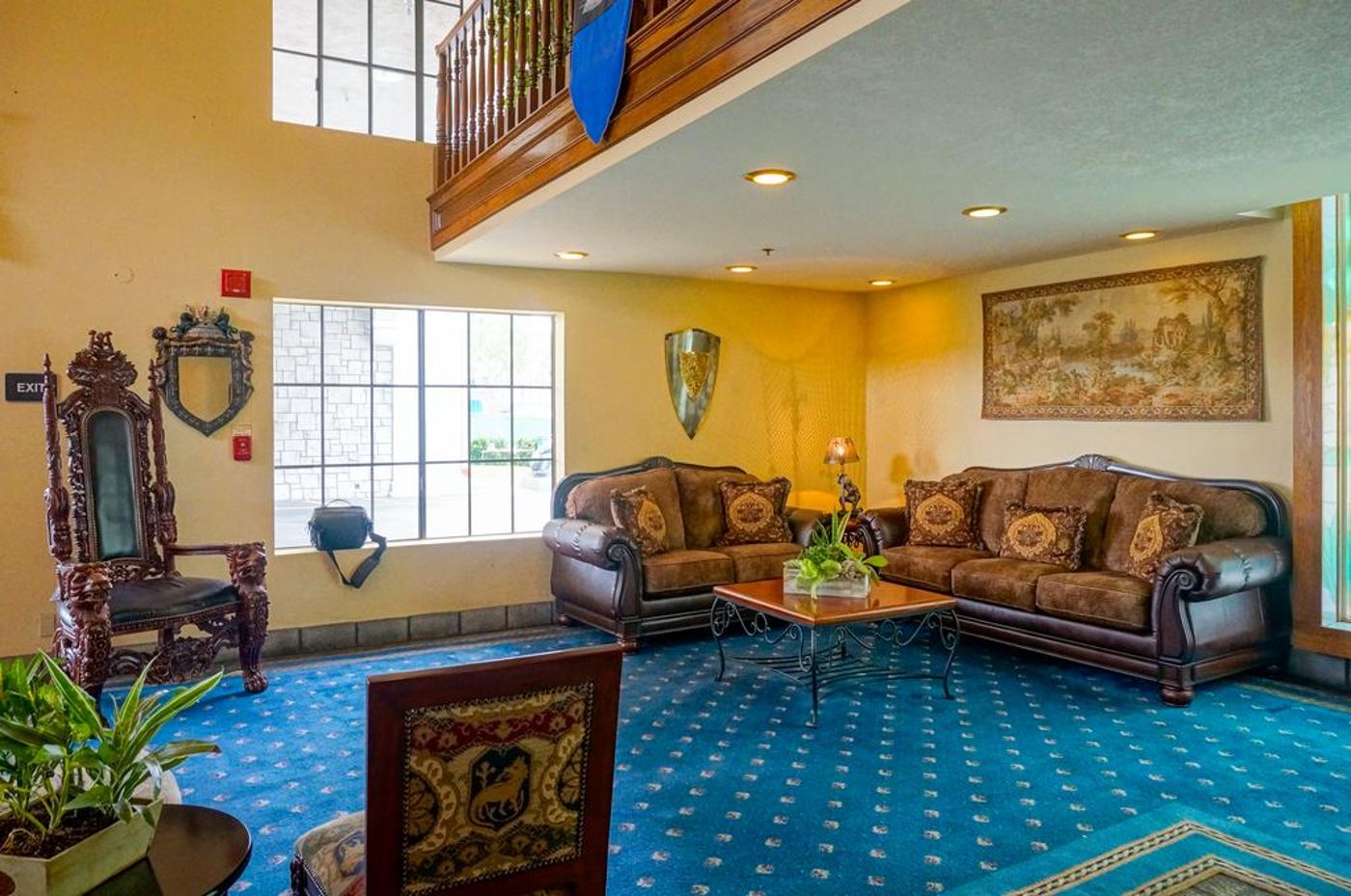 Castle Inn and Suites