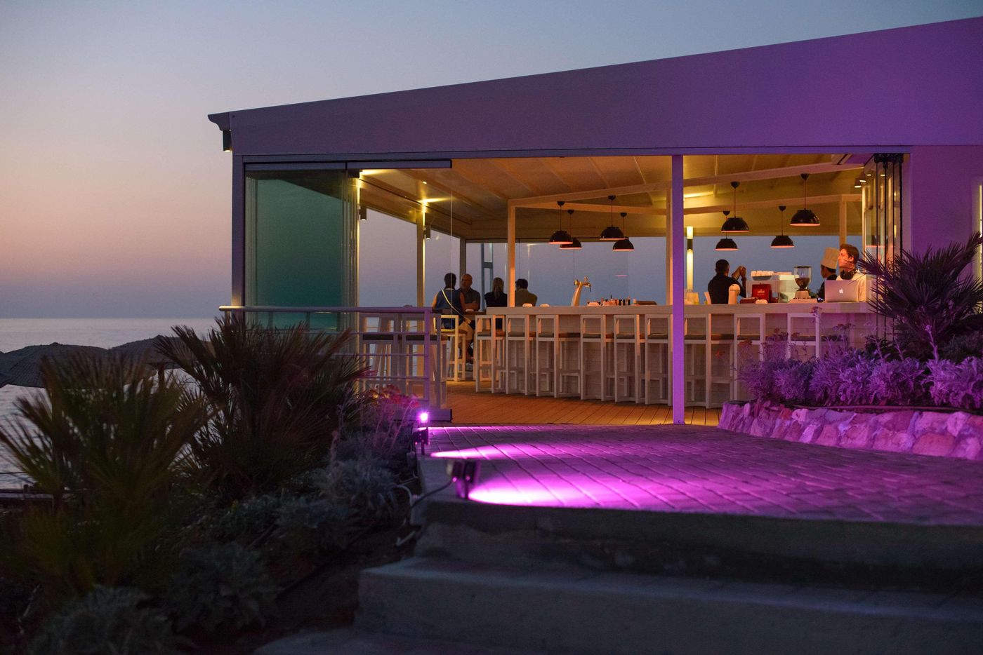 The-Royal-Blue-Bar-12