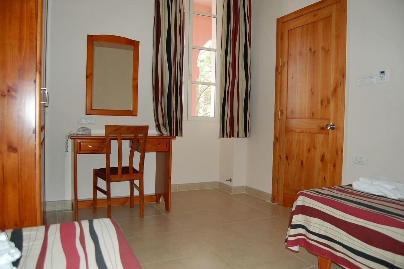 Sprachcaffe-International-Aparthotel-Pembroke-Room-48